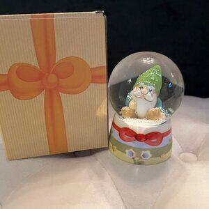 Thun, Boule de Neige with Oliver Gnome (snow globe) Enchanted Forest Line - NEW